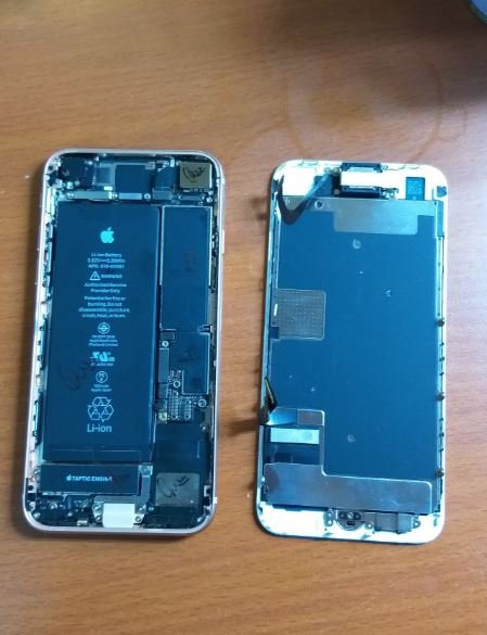 iPhone display panel removal by Solutionhubtech technician — Lajpat Nagar repair service